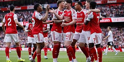 22 yıl aradan sonra şampiyon Arsenal