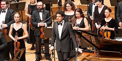 25. yıla notalarla görkemli kutlama