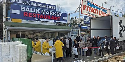 3 tır hamsiyi ücretsiz dağıttı