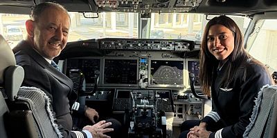 42 yıllık pilot gökyüzüne kızıyla veda etti