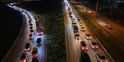 43 ilin geçiş noktasında kilometrelerce kuyruk