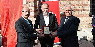 6 asırlık türbenin ‘puşide örtüsü’ yenilendi