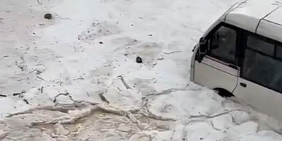 Adana’da dolu, sağanak ve hortum hayatı felç etti