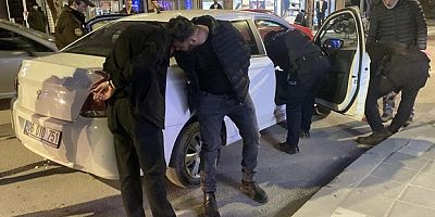 Alacak verecek kavgasında silahlar konuştu