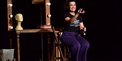 Alkışlar ödüllü ‘Yan Rol’e