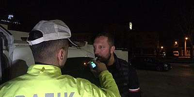 Alkollü çıkmamak için dakikalarca su içti