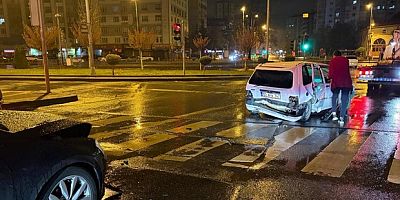 Alkollü sürücü duran arabaya çarptı: 1 yaralı