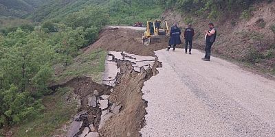 Amasya’da köy yolunda heyelan