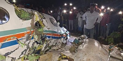 Ambulans uçak düştü