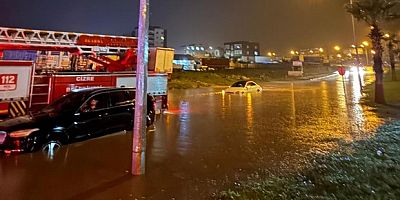 Araçlarda mahsur kalan 3 kişi kurtarıldı