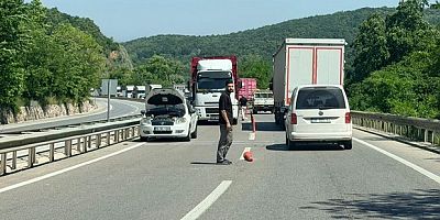 Arızalanan otomobil, Yalova-Bursa karayolunu kitledi