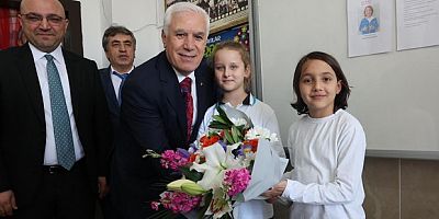 Arkadaşlarına söz verdi, Başkan Bozbey’i sınıfa getirdi