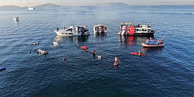  Atatürk, Maltepe’de 'Saygı Zinciri ve Dalışıyla' anıldı