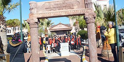 Ayvalık'ta anlamlı tören