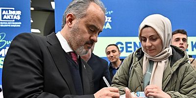 Başkan Aktaş’tan gençlerle sazlı sözlü muhabbet