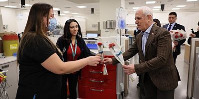 Başkan Bozbey'den sağlık çalışanlarına ziyaret