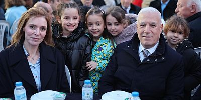 Başkan Bozbey komşularıyla iftar yaptı