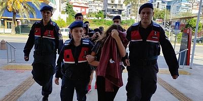 Bebeği 5'inci kattan annesi atmış