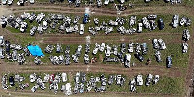 Binlerce araç mezarlığı andırıyor