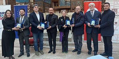 Bir koleksiyoner bin hikaye