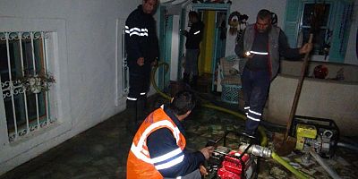 Bodrum'da evleri su bastı