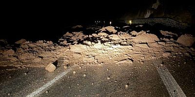 Bolu'da yol heyelan nedeniyle ulaşıma kapandı