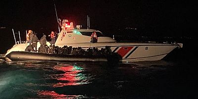 Botla denizde sürüklenen 39 göçmen kurtarıldı