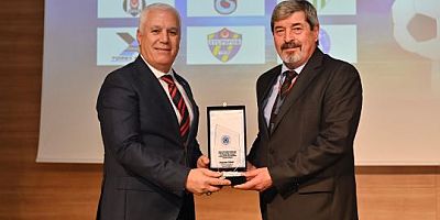 Bu onur Mustafa Bozbey'in