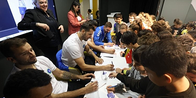 Bursa Büyükşehir Belediyesporlu voleybolcular, öğrencilerle buluştu