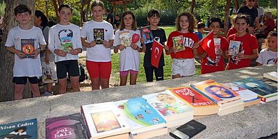 Bursa'da 1 kitap 1 fidan kampanyasına büyük ilgi