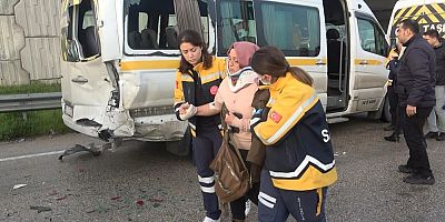 Bursa'da 3 servis aracı çarpıştı: 15 yaralı