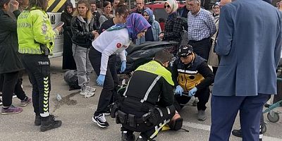 Bursa’da işçi servisine motosiklet çarptı: 2 yaralı
