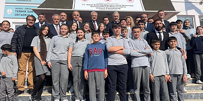 Bursa'da köy okulu çocuklarının bilgisayar sevinci