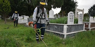 Bursa’da mezarlıklar bayrama hazır