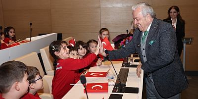 Bursa'da miniklerin 23 Nisan coşkusu