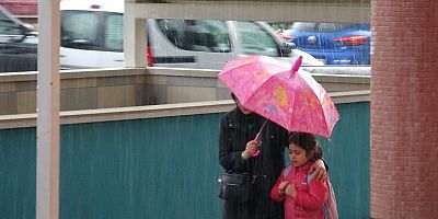 Bursa'da sağanak yağış etkili oldu