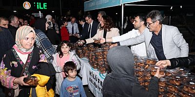 Bursa Nilüfer Belediyesi’nden Kadir Gecesi’nden kandil simidi ikramı