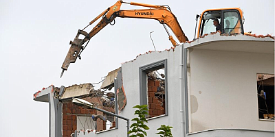 Bursa Osmangazi'de kaçak yapılar tek tek yıkılıyor