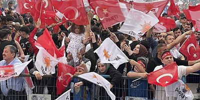  Bursalılar 15 Temmuz Demokrasi Meydanı'na akın etti