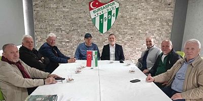 Bursaspor'un unutulmaz kaptanı Özden'in kitabı öğrencilere dağıtıldı