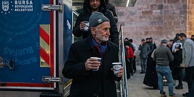 Büyükşehir’den vatandaşa sıcak çorba ikramı