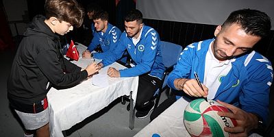 Büyükşehirli voleybolcular Gökkuşağı'nda