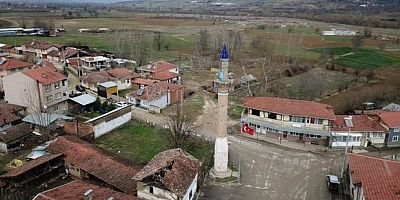 Camisiz minare köyün sembolü oldu
