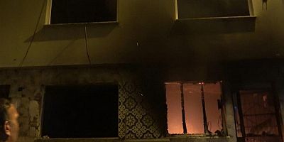 Canı sıkıldıkça evini yakıyor