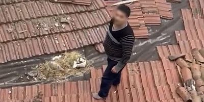 Çatıda polisi izlerken yakalandı