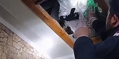 Çatıya gizlenen çuvaldan Kalaşnikof çıktı