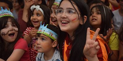 Çocuklar mutlu olsun