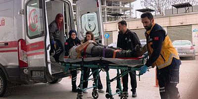 Çöken çatıdan düşen usta yaralandı