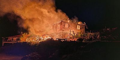 Demirci'de korkutan ev yangını