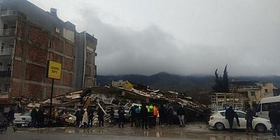 Depremin yıkımı gün ağarınca ortaya çıktı